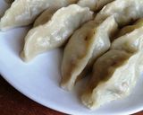 Pierożki na parze z młodą kapustą, ziemniakami i boczkiem 🥟 krok przepisu 4 zdjęcie