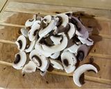 Foto del passaggio 3 della ricetta Medaglioni di polenta ai funghi 🍄🇺🇦☮️🏳️‍🌈🙏🇹🇷🇸🇾