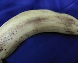 A picture of step 1 of Curd and banana smoothie.