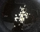 Foto del paso 1 de la receta: Ensalada templada de gulas