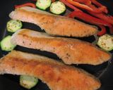 A picture of step 2 of Salmon Meunière with Balsamic Sauce.