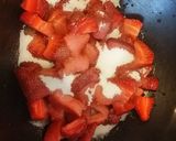 A picture of step 2 of Taisen's vanilla pudding strawberry shortcake.