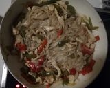 Foto del paso 5 de la receta Noodles de arroz con verduras y pavo