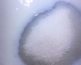 عکس مرحله 2 از دستور آبنبات شیری بازاری (گل محمدی)