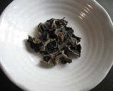 A picture of step 1 of Black Fungus & Tuna ‘Tsukudani’.