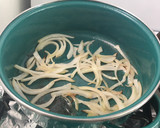Foto del paso 2 de la receta: Tostadas de Tinga de pollo