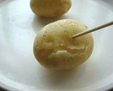 A picture of step 2 of How to Boil Potatoes in the Microwave.