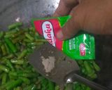 Foto langkah ke 4 dari resep Oseng Buncis Sosis.