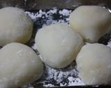 A picture of step 11 of Custard Cream Daifuku.