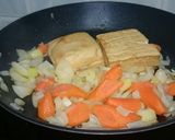 A picture of step 1 of Black Pepper Tofu With Carrot And Onion.