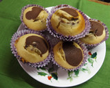 Foto del paso 2 de la receta: Muffins navideños de avellanas con naranja y cacao