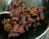 A picture of step 2 of Dates-Cashew Bites or Khajur Pak.