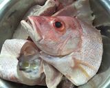 Foto langkah ke 1 dari resep Sop Ikan Kakap Merah.