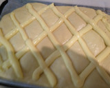 Foto del paso 2 de la receta: Coca de brioche con crema y piñones