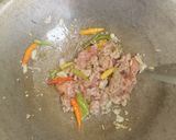 รูปขั้นตอนการทำที่ 3 ของ กะเพราคลุกหมูสับไข่ดาว