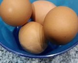 Foto del paso 1 de la receta: Huevos rellenos económicos y muy fáciles 😃