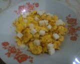 Foto langkah ke 4 dari resep Orek Telur Wortel Keju ala Fitriyani.