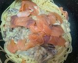 A picture of step 6 of Spaghetti with Salmon and Shrimp.