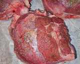 Foto del paso 1 de la receta: Canelón de carrilleras de cerdo al vino tinto con setas de temporada