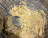 Foto del paso 3 de la receta: Pastel rápido de calabacín, aceitunas y salmón
