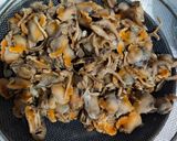 Foto langkah ke 2 dari resep Kerang Dara Cabai Hijau.