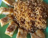Foto langkah ke 2 dari resep Mie goreng udang geprek anak.