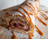 Foto del paso 12 de la receta: Bracito de crema y fresas con yema quemada (sin gluten)