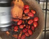Foto del paso 2 de la receta: Queso Brie con Salteado de Tomates en Salsa de Soya