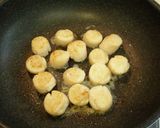 A picture of step 2 of Scallops with Balsamic Vinegar and Butter Sauce.
