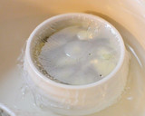 A picture of step 4 of Fiber-Packed Wakame Chawan-Mushi (Steamed Egg Custard).