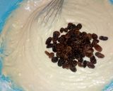 A picture of step 6 of Raisins cupcake.