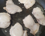 Foto del paso 5 de la receta: Contramuslos de pollo en salsa de pimientos del piquillo