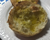 Foto del paso 1 de la receta: Bocata de pan de cristal con ensalada de marisco al aceite de trufa blanca