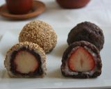 A picture of step 6 of Strawberry Ohagi Rice Cakes.