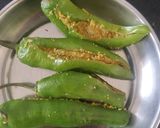 ભરેલાં મરચાં(Stuffed chilli recipe in Gujarati) રેસીપી સ્ટેપ2ફોટો