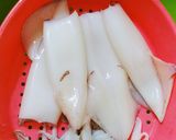 Hình bước làm 1 của món Mực xào cần tỏi