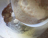 Foto del paso 1 de la receta: Pancitos dulces con harina integral y crema💜