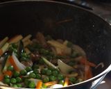 Foto del paso 3 de la receta: Wok de tallarines, carne y verduras