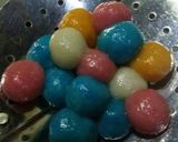 Foto langkah ke 2 dari resep Wedang Ronde Pelangi.