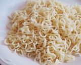 Foto langkah ke 1 dari resep Omelet mie instan.