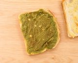 Une image de l'étape 5 de Sandwich frais à l’avocat, salade, tomate & emmental.