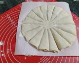 A picture of step 8 of Garlic Flower Bread.