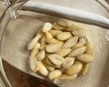 A picture of step 1 of Dates energy balls.