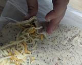 Foto del paso 7 de la receta: Pizza con bordes de queso y masa de semillas