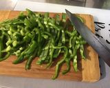 Une image de l'étape 2 de Poivrons verts grillés aux épices marocaines.