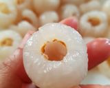 Hình bước làm 3 của món Chè hạt sen, quả vải