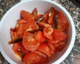 Foto del paso 2 de la receta: Sopa de ajo, tomate y espárragos trigueros de mi padre