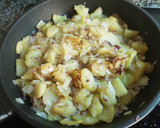 Foto del paso 3 de la receta: Tortilla española con huevos de pato y cebolla