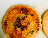 ग्रिल्ड स्टफ़्ट अचारी पनीर व्हीट कुलचा(grilled stuffed achari paneer wheat kulcha recipe in hindi) रेसिपी चरण 12 फोटो