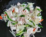 Foto langkah ke 3 dari resep Tumis Cumi Pedas.